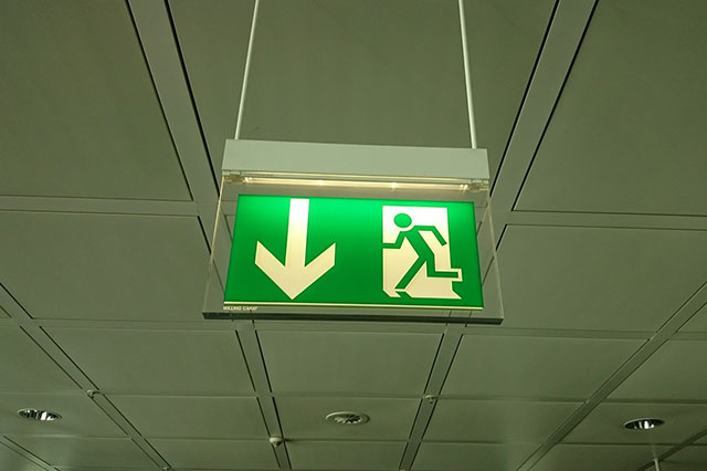 楼梯间的应急灯应该怎么设计？